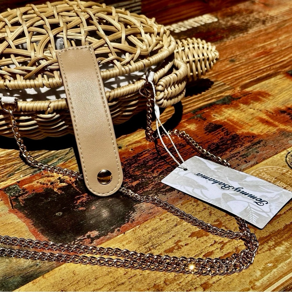 Crossbody - Picture 4 of 6